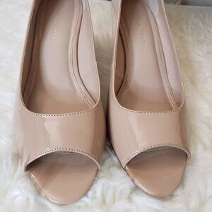 kelly & Katie Sovena Womens Pumps peep toe Beige Patent leather